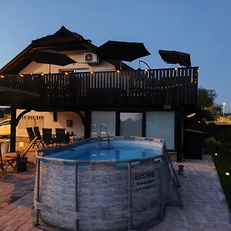 Apartma Ariana *