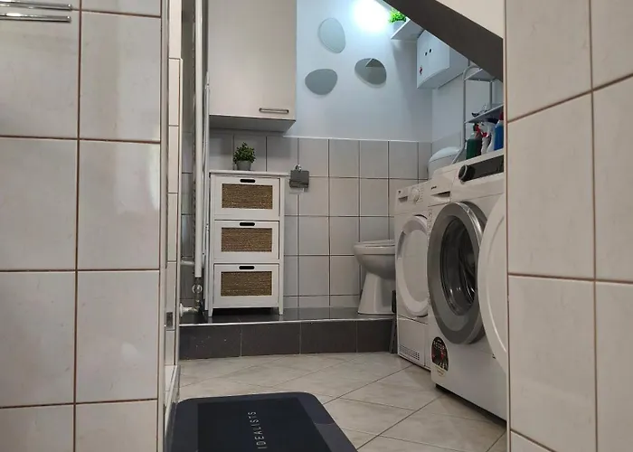 Apartma Ariana Lejlighed *